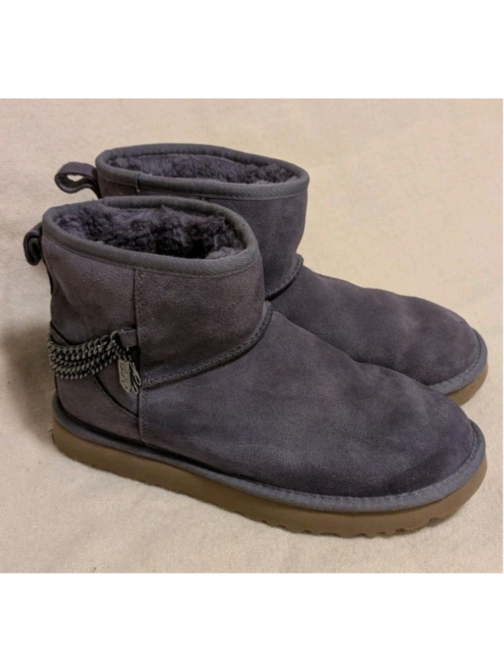 UGG Women's Classic Mini Chains Boot US Size 9 F118